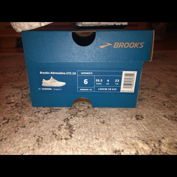 BRAND NEW/NEVER TRIED ON - Picture 3 of 3